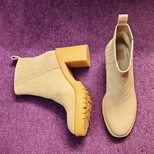 Women's Heeled Tan Boots